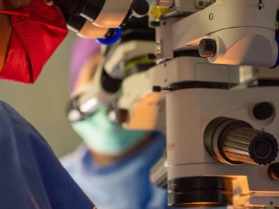 Dr Geetha Iyer 13 Dr Geetha Iyer performing the Boston KPro Type II procedure under a surgical microscope in Riyadh